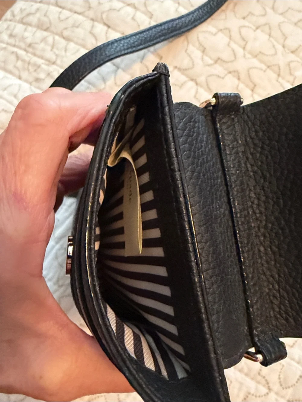 kate spade Black Pebbled Leather Crossbody Phone Pouch with Gold Chain EUC